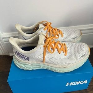 HOKA CLIFTON 8